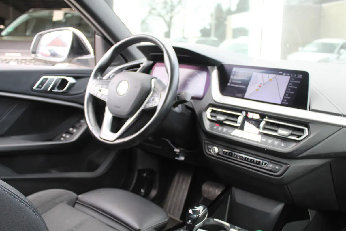 218i Executive Edition//Stoelverwarming//LED//Carplay!!