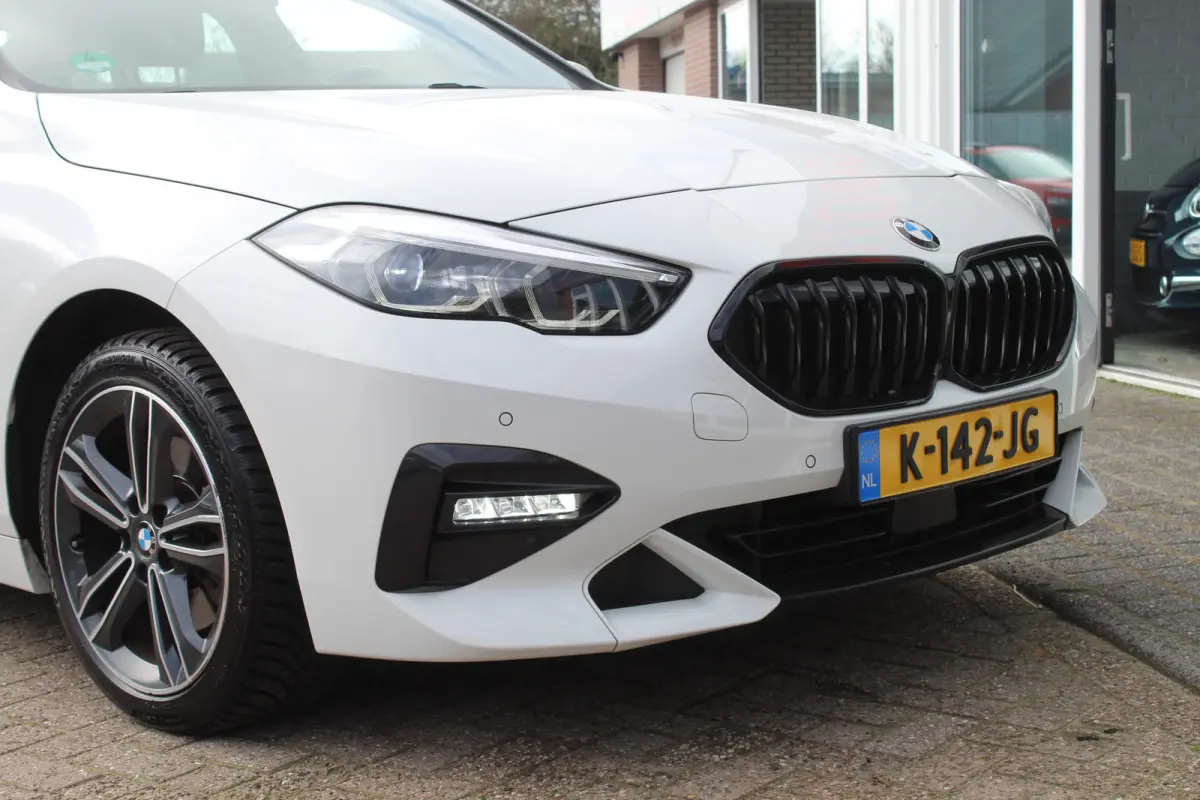 218i Executive Edition//Stoelverwarming//LED//Carplay!!