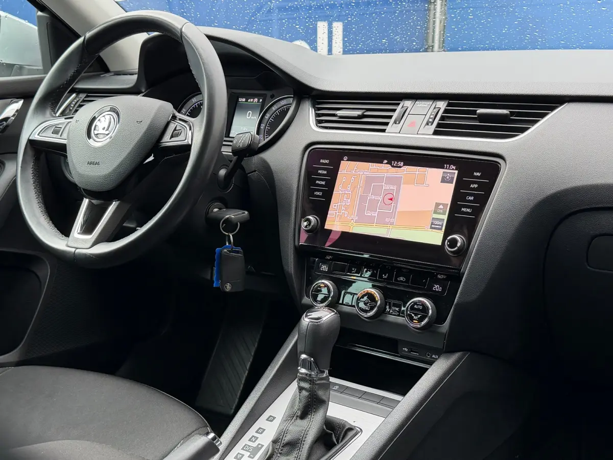 1.0 TSI Greentech Ambition Business|2e Eigenaar|Trekhaak|Navi|AppleCarPlay|Climate|Cruise|PDC|LMV|Bleutooth|