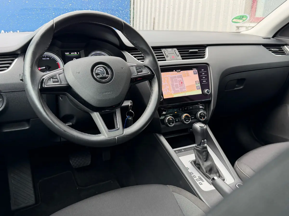 1.0 TSI Greentech Ambition Business|2e Eigenaar|Trekhaak|Navi|AppleCarPlay|Climate|Cruise|PDC|LMV|Bleutooth|