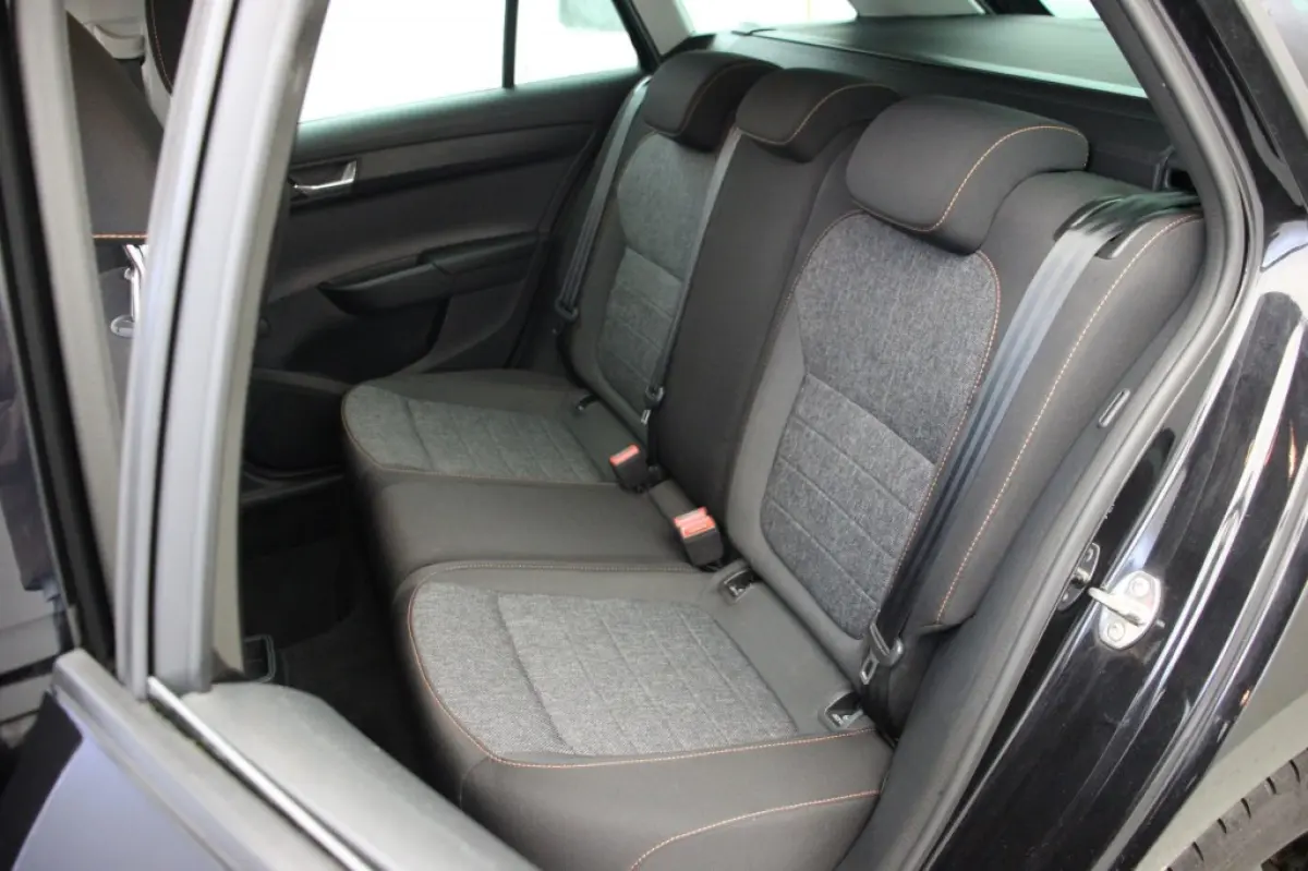1.0 TSI Business Edition Automaat - Carplay, Camera, Adapt. Cruise, Stoelverw. Trekhaak