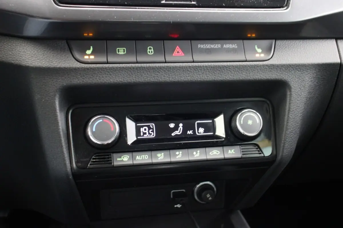 1.0 TSI Business Edition Automaat - Carplay, Camera, Adapt. Cruise, Stoelverw. Trekhaak
