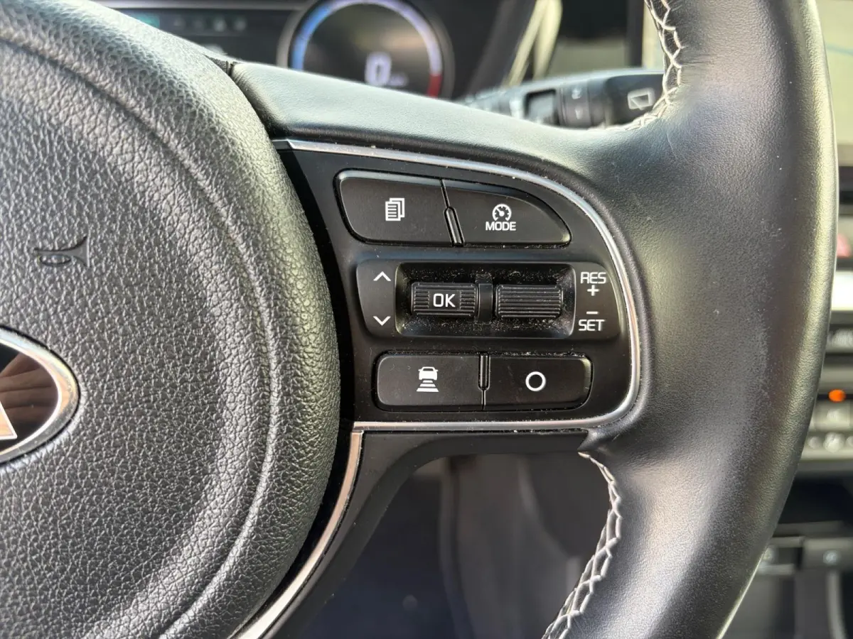 DynamicPlusLine 64 kWh | *1E EIGENAAR | FABRIEKSGARANTIE | SCHUIF- KANTELDAK | APPLE CARPLAY/ ANDROID AUTO | NAVI | CAMERA | STUUR/ STOELVERWARMING | STOF/ LEDER | ETC…
