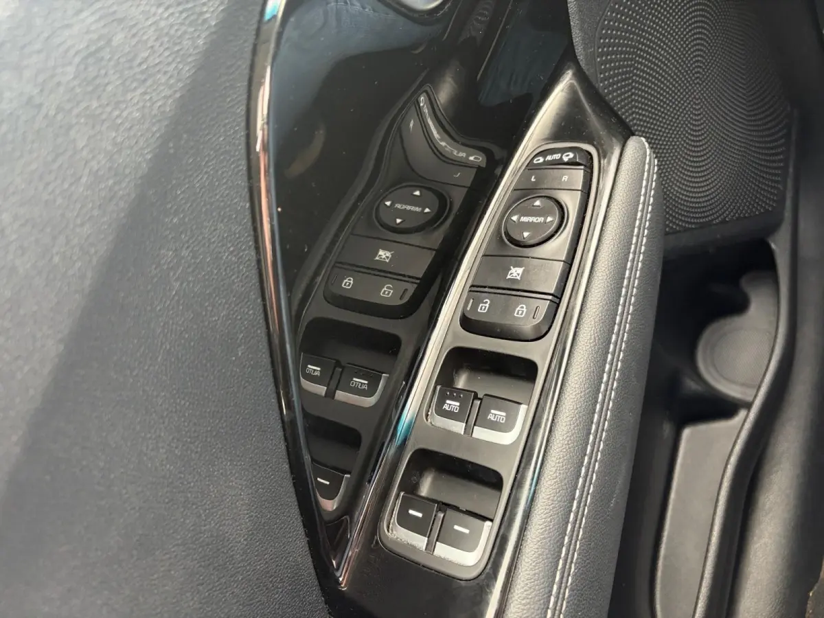 DynamicPlusLine 64 kWh | *1E EIGENAAR | FABRIEKSGARANTIE | SCHUIF- KANTELDAK | APPLE CARPLAY/ ANDROID AUTO | NAVI | CAMERA | STUUR/ STOELVERWARMING | STOF/ LEDER | ETC…