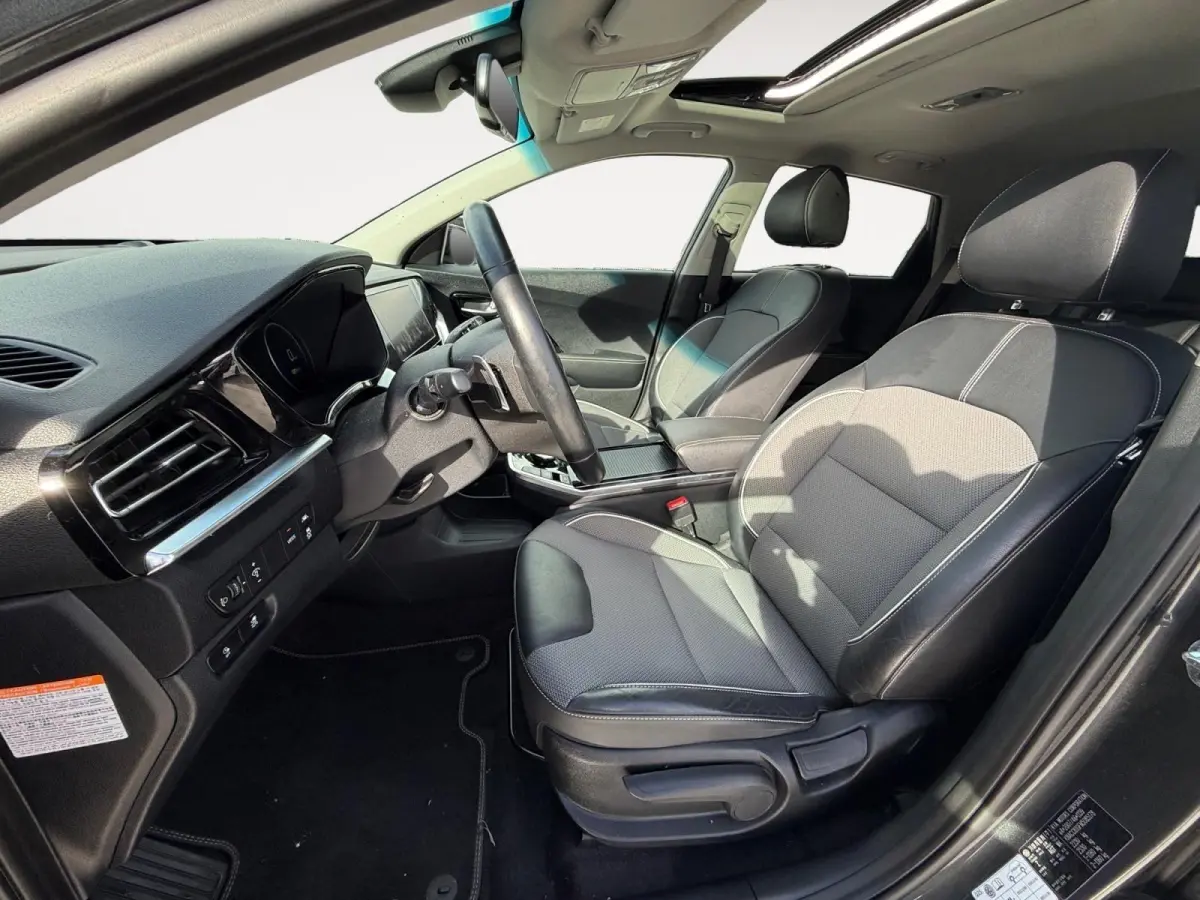 DynamicPlusLine 64 kWh | *1E EIGENAAR | FABRIEKSGARANTIE | SCHUIF- KANTELDAK | APPLE CARPLAY/ ANDROID AUTO | NAVI | CAMERA | STUUR/ STOELVERWARMING | STOF/ LEDER | ETC…