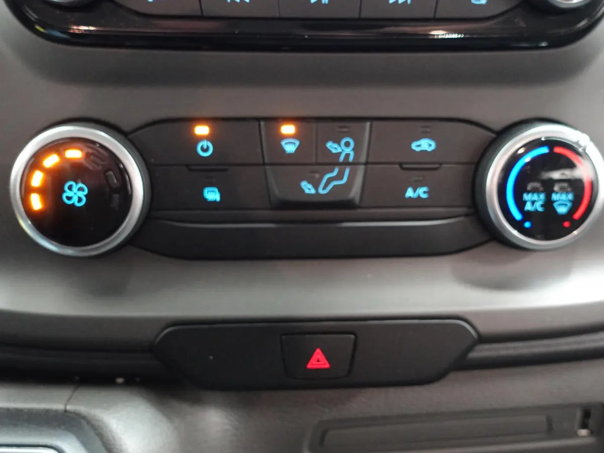 L2H1 Trend Automaat Navigatie Trekhaak Cruise Control Parkeersensoren Airco Bluetooth Apple carplay Android auto Euro 6