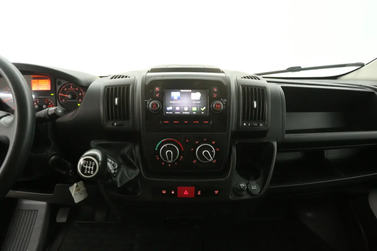2.2 BlueHdi L2H2 140PK | Airco | Cruise | Camera | 3 Zits | Trekhaak | Navi | Parkeersens,