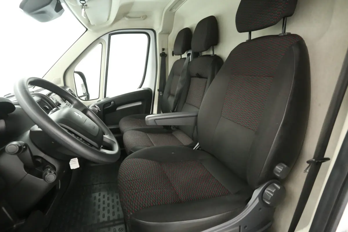 2.2 BlueHdi L2H2 140PK | Airco | Cruise | Camera | 3 Zits | Trekhaak | Navi | Parkeersens,