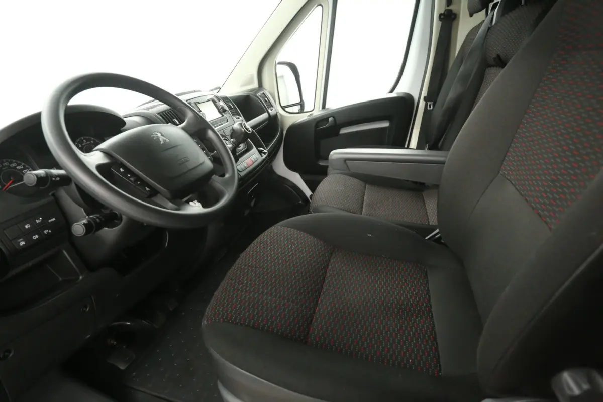 2.2 BlueHdi L2H2 140PK | Airco | Cruise | Camera | 3 Zits | Trekhaak | Navi | Parkeersens,