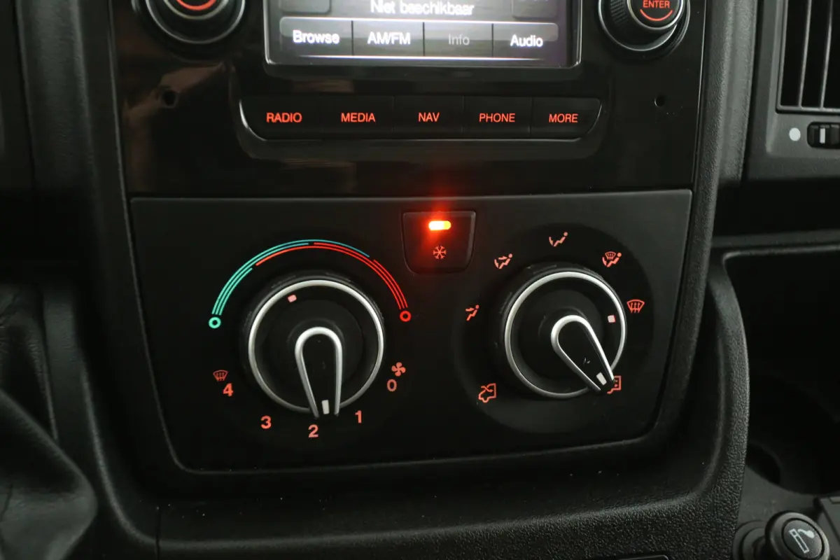 2.2 BlueHdi L2H2 140PK | Airco | Cruise | Camera | 3 Zits | Trekhaak | Navi | Parkeersens,