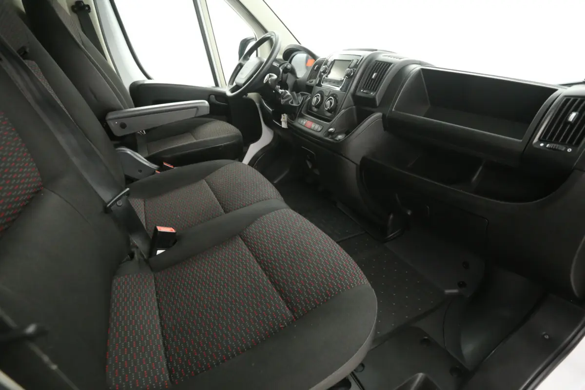 2.2 BlueHdi L2H2 140PK | Airco | Cruise | Camera | 3 Zits | Trekhaak | Navi | Parkeersens,