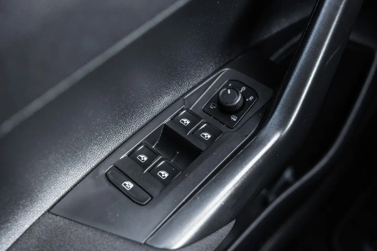 1.0 TSI 95pk Life | Navigatie | Parkeersensoren Voor + Achter | App Connect | Adaptieve Cruise Control