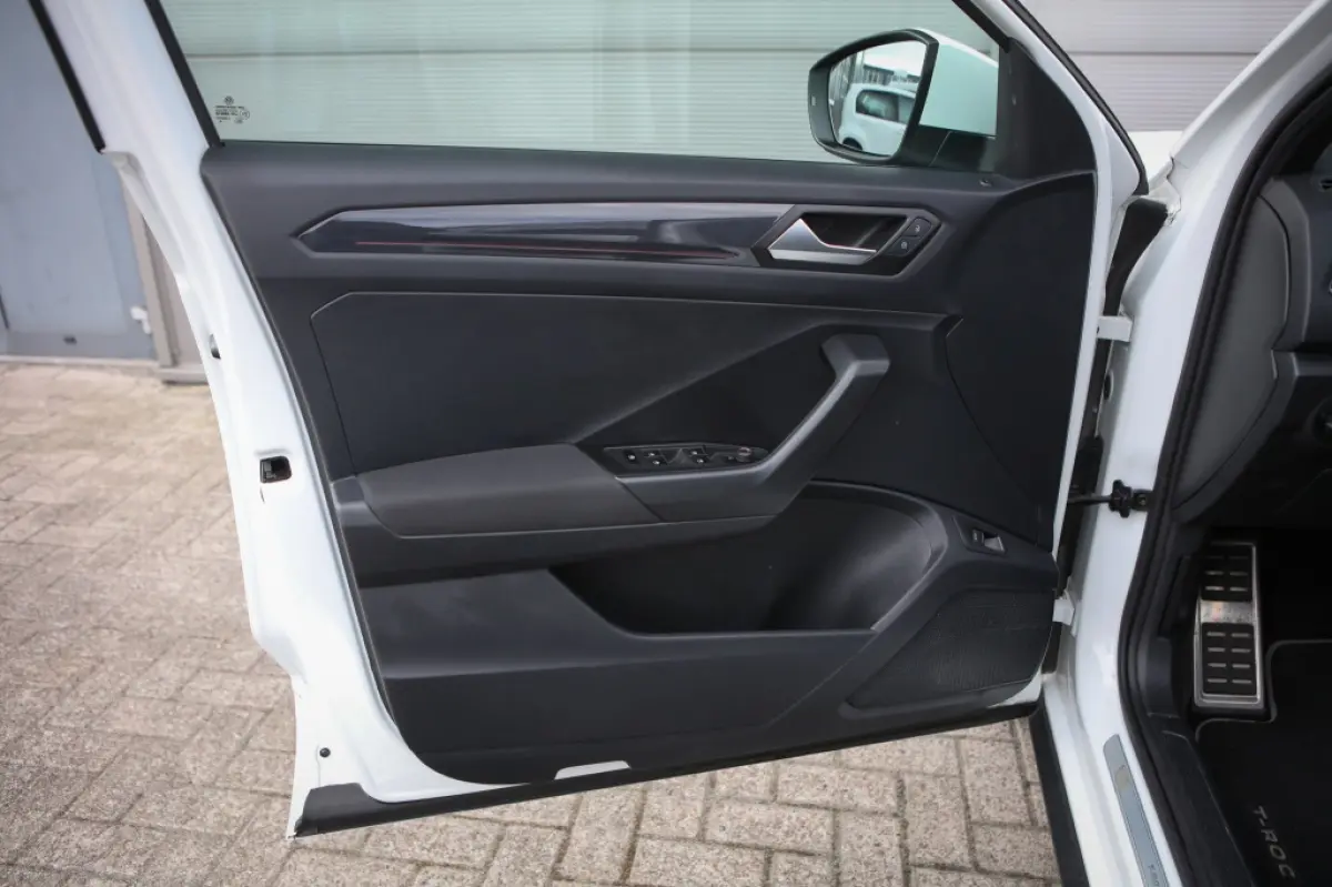 1.5 TSI Sport R-line | Pano | Trekhaak | Virtual Dash |