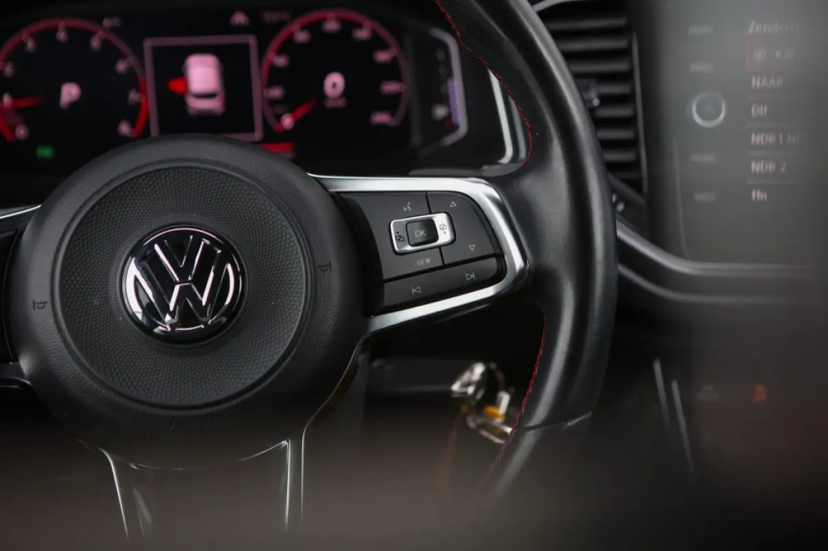 1.5 TSI Sport R-line | Pano | Trekhaak | Virtual Dash |