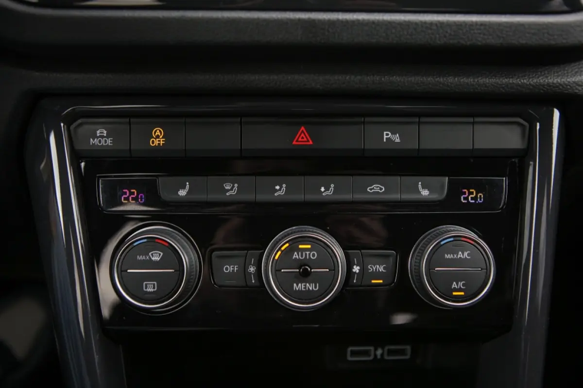 1.5 TSI Sport R-line | Pano | Trekhaak | Virtual Dash |