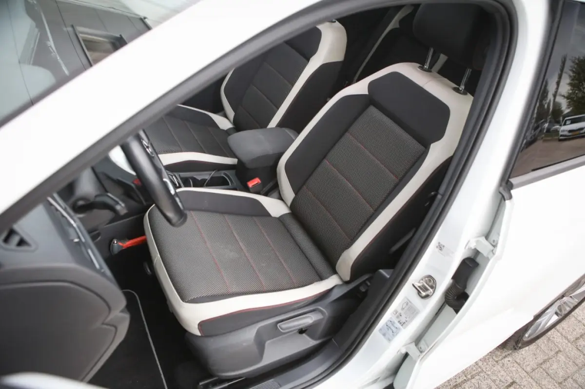 1.5 TSI Sport R-line | Pano | Trekhaak | Virtual Dash |