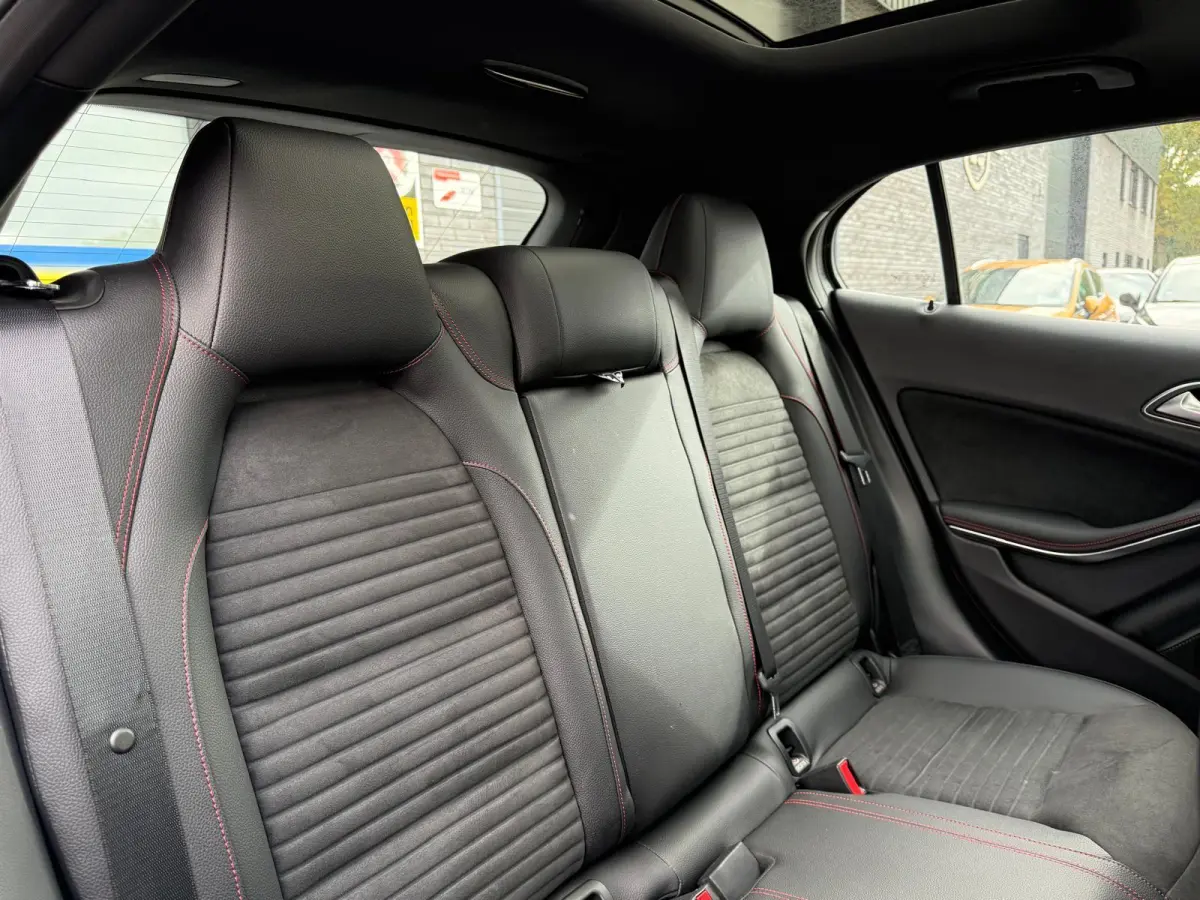 250 Premium Plus AUTOMAAT | PANODAK | TREKHAAK | LED | DAB | CARPLAY |