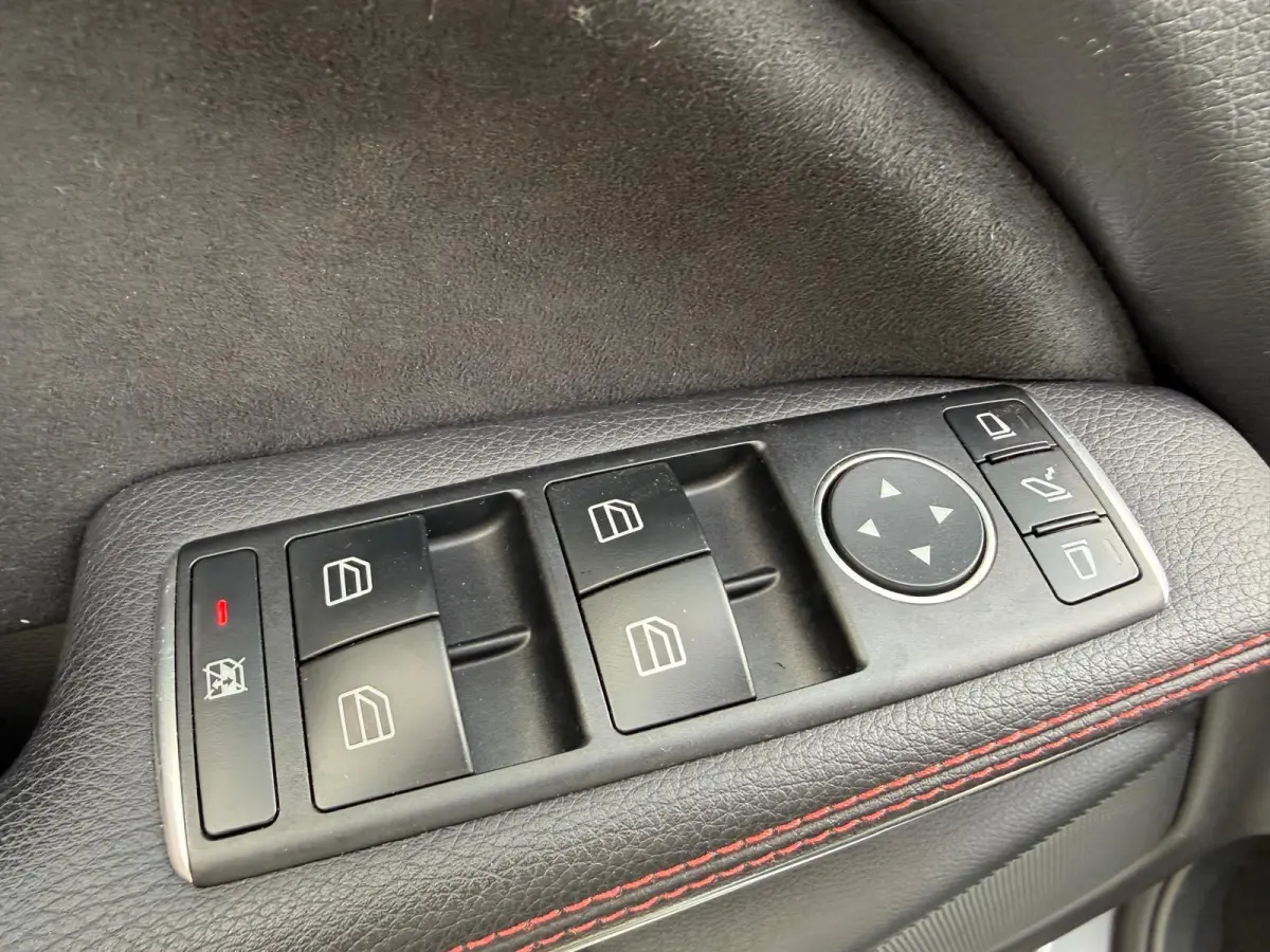250 Premium Plus AUTOMAAT | PANODAK | TREKHAAK | LED | DAB | CARPLAY |