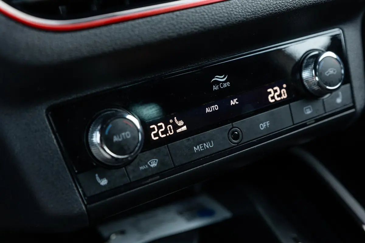 1.0 TSI 110pk Sport Business | Navigatie | Climate Control  | App Connect | Adaptieve Cruise Control