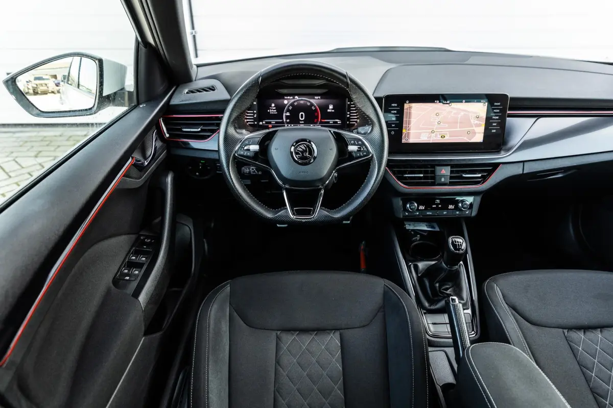 1.0 TSI 110pk Sport Business | Navigatie | Climate Control  | App Connect | Adaptieve Cruise Control