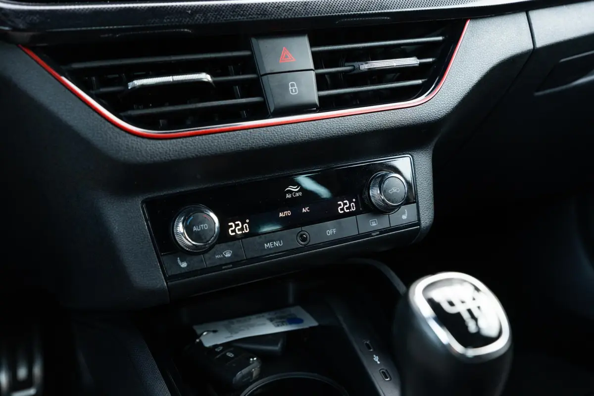 1.0 TSI 110pk Sport Business | Navigatie | Climate Control  | App Connect | Adaptieve Cruise Control