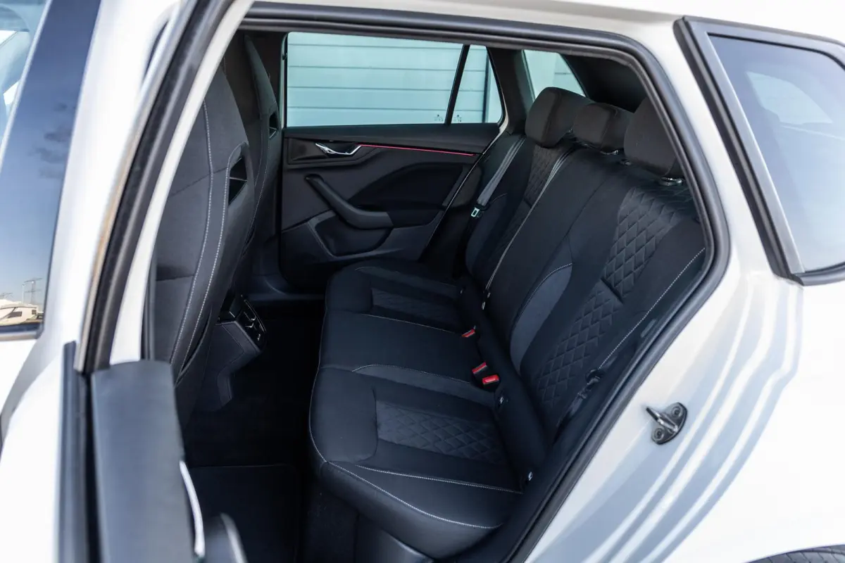 1.0 TSI 110pk Sport Business | Navigatie | Climate Control  | App Connect | Adaptieve Cruise Control