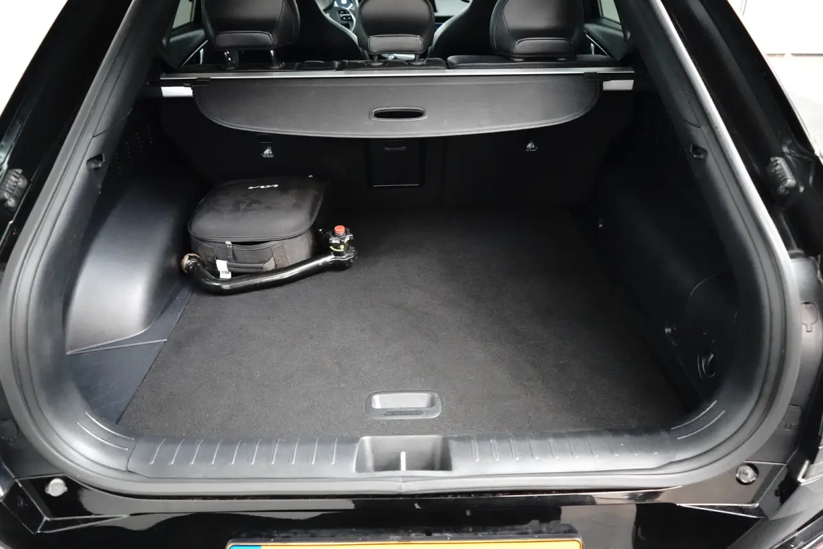 Plus AWD 77.4 kWh | Schuif-/hefdak elektrisch (Glas) | Automaat | Trekhaak 1.600 kg | Stoelverwarming/ventilatie voor | Adaptieve Cruise Control | Android Auto | Apple Carplay |