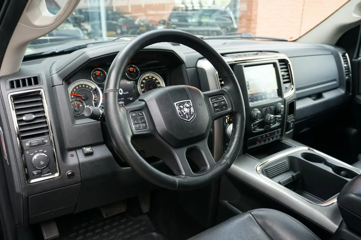 1500 5.7 V8 4x4 Crew Cab 5'7 Limited * €47.055 FISCAAL * LPG + PANO / LUCHTVERING / STOELVENTILATIE / ALPINE / KLEPSYSTEEM
