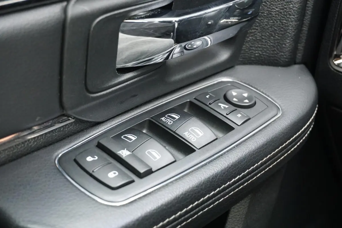 1500 5.7 V8 4x4 Crew Cab 5'7 Limited * €47.055 FISCAAL * LPG + PANO / LUCHTVERING / STOELVENTILATIE / ALPINE / KLEPSYSTEEM
