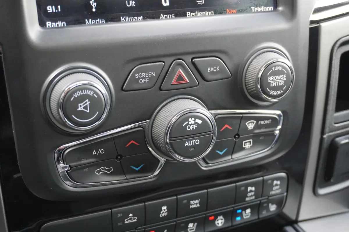 1500 5.7 V8 4x4 Crew Cab 5'7 Limited * €47.055 FISCAAL * LPG + PANO / LUCHTVERING / STOELVENTILATIE / ALPINE / KLEPSYSTEEM