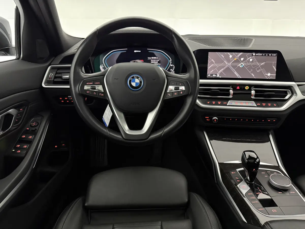 320e Business Edition | Pano | Virtual | Camera | Sfeer | BMW-Laser | Carplay | Memory | NAP