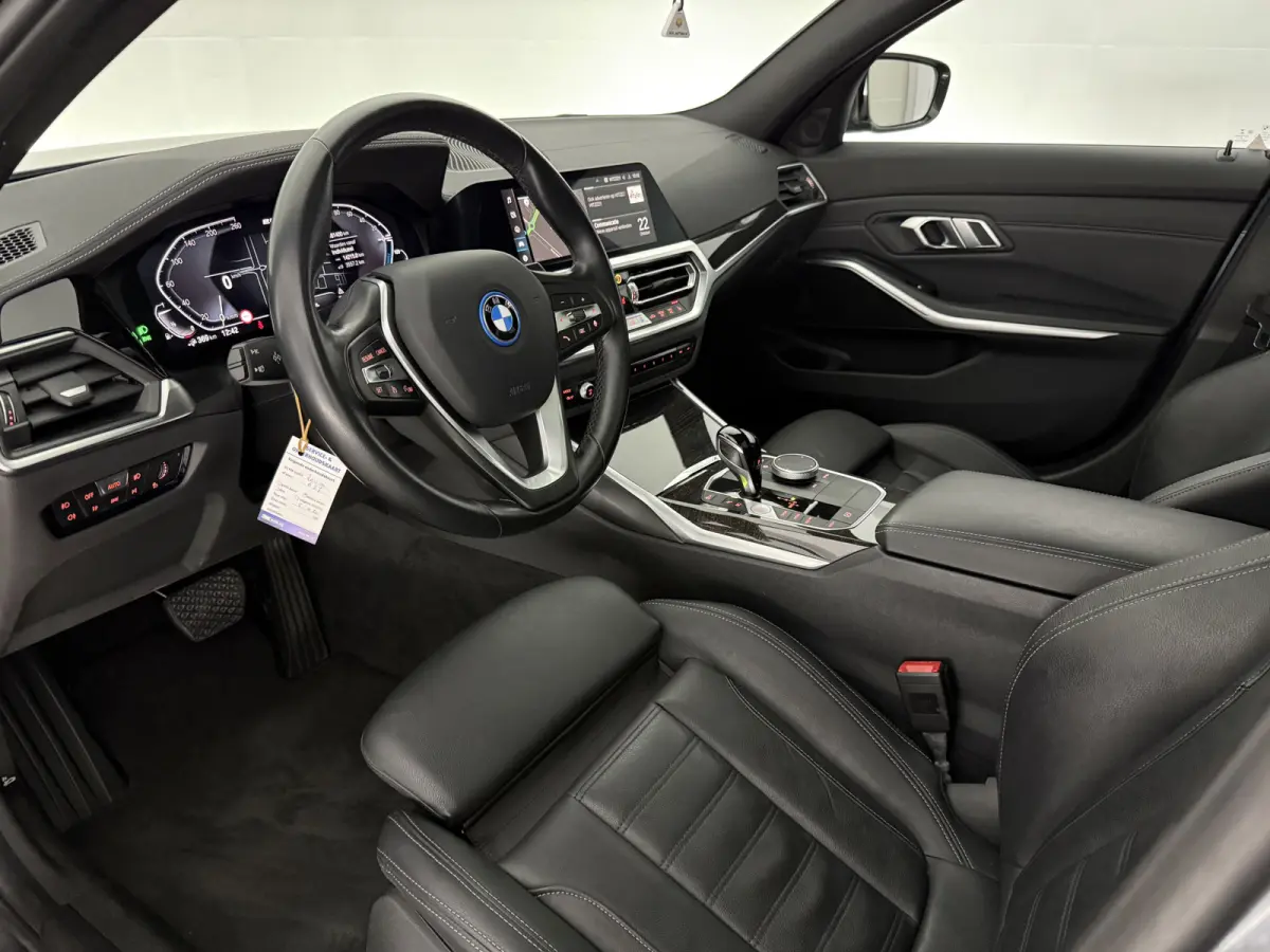 320e Business Edition | Pano | Virtual | Camera | Sfeer | BMW-Laser | Carplay | Memory | NAP