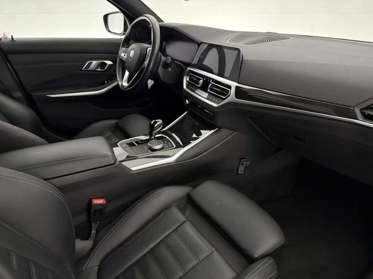 320e Business Edition | Pano | Virtual | Camera | Sfeer | BMW-Laser | Carplay | Memory | NAP