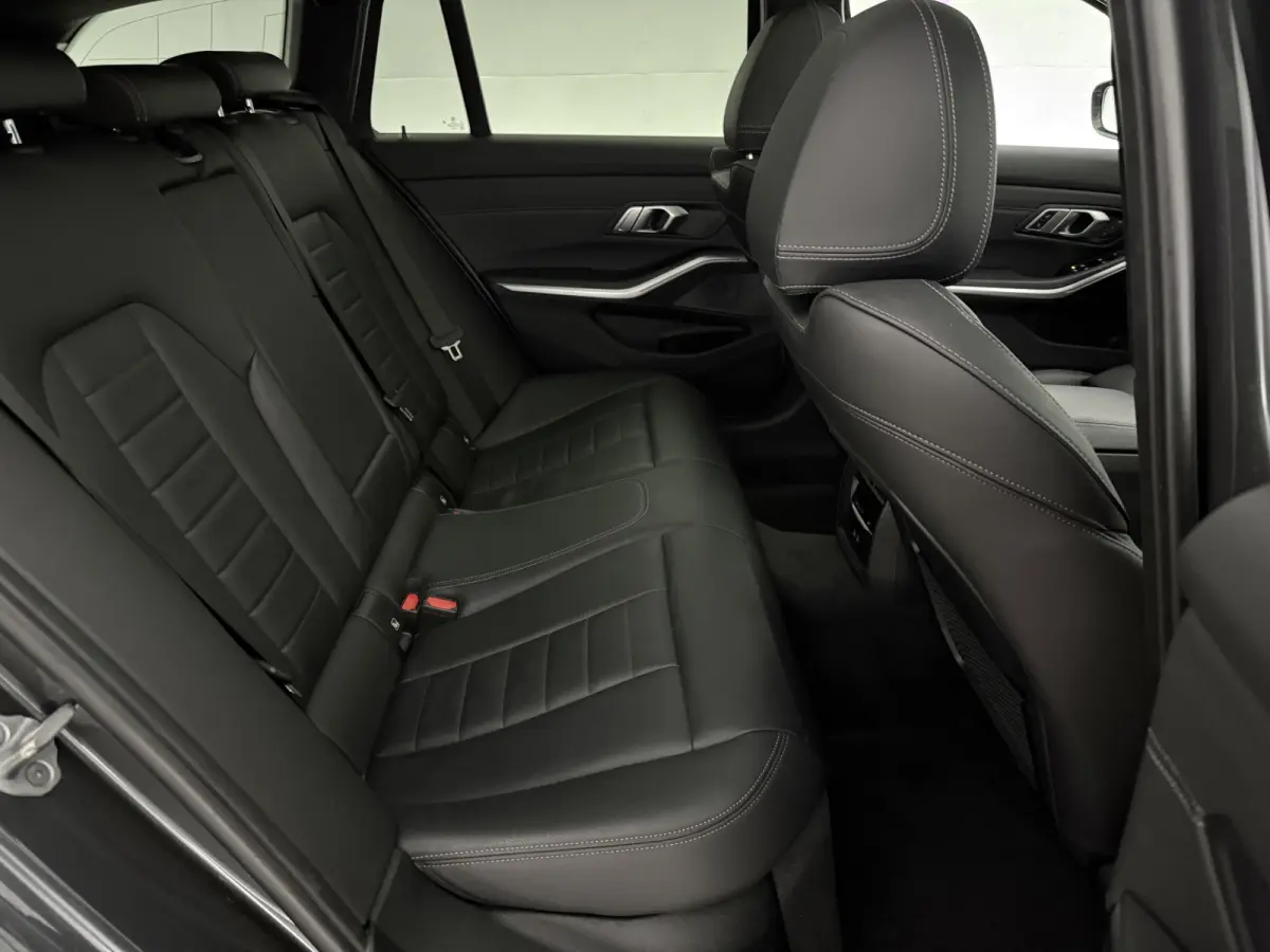 320e Business Edition | Pano | Virtual | Camera | Sfeer | BMW-Laser | Carplay | Memory | NAP