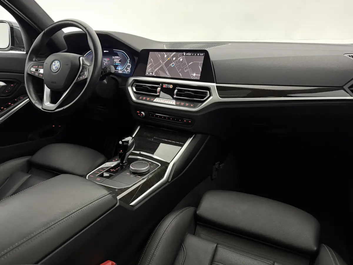 320e Business Edition | Pano | Virtual | Camera | Sfeer | BMW-Laser | Carplay | Memory | NAP
