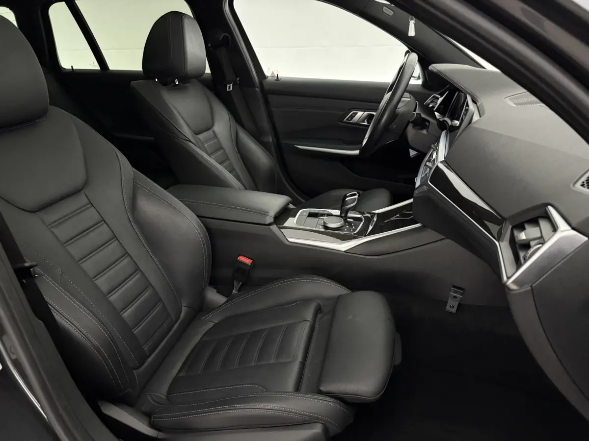 320e Business Edition | Pano | Virtual | Camera | Sfeer | BMW-Laser | Carplay | Memory | NAP