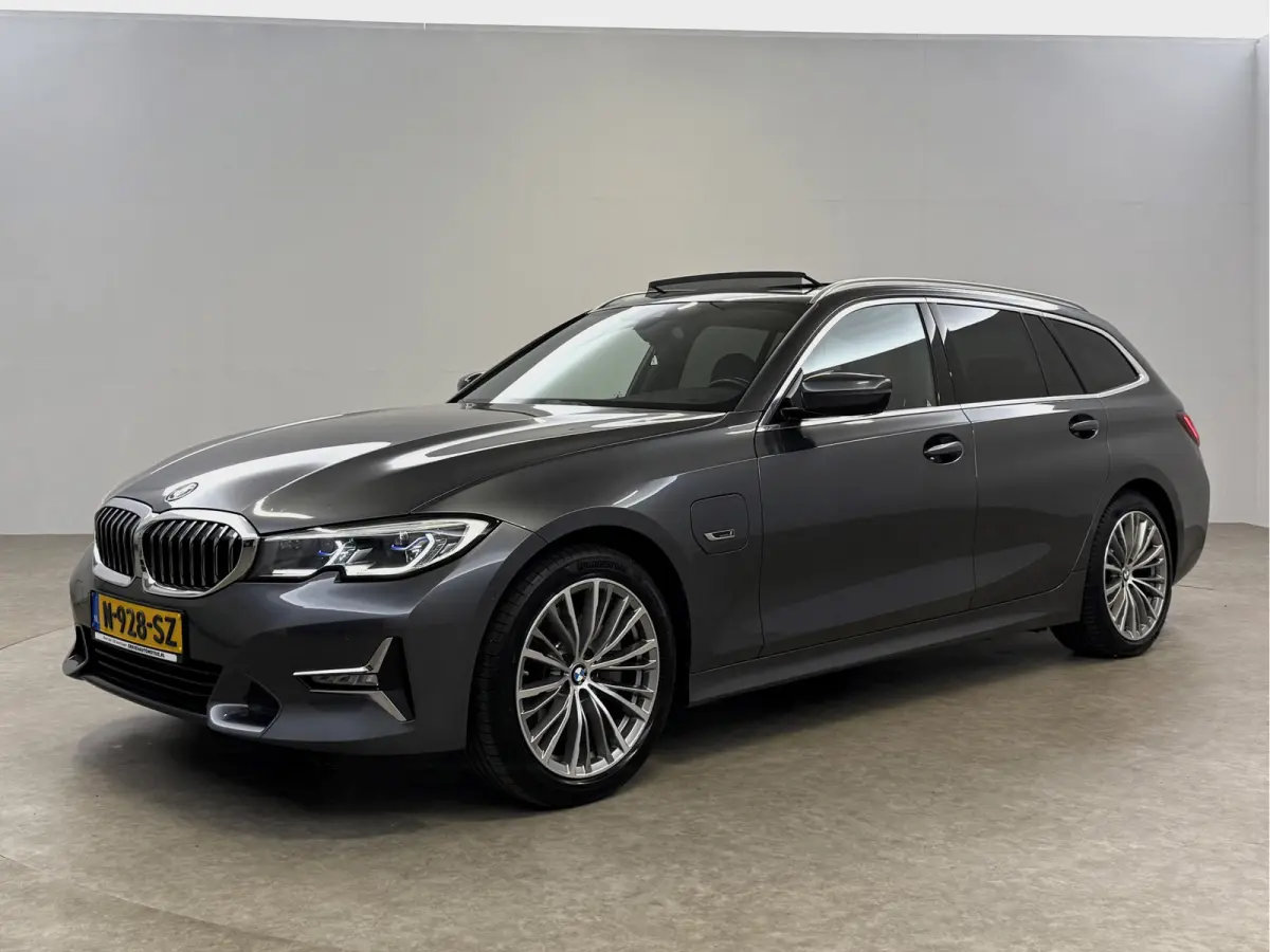 320e Business Edition | Pano | Virtual | Camera | Sfeer | BMW-Laser | Carplay | Memory | NAP