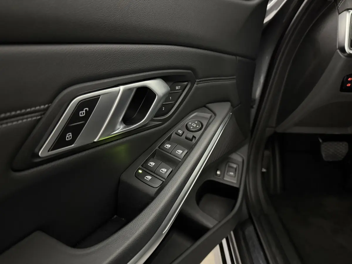 320e Business Edition | Pano | Virtual | Camera | Sfeer | BMW-Laser | Carplay | Memory | NAP