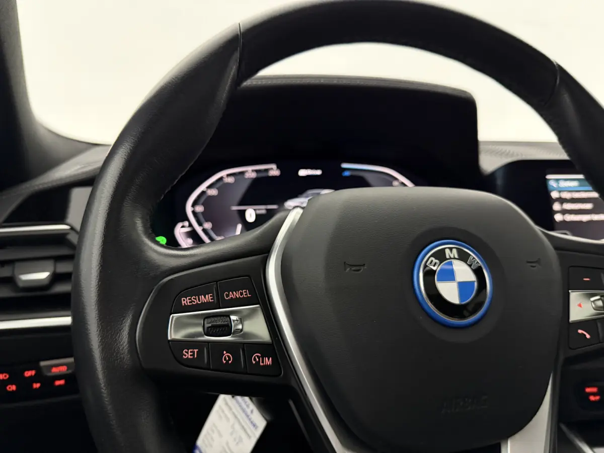320e Business Edition | Pano | Virtual | Camera | Sfeer | BMW-Laser | Carplay | Memory | NAP