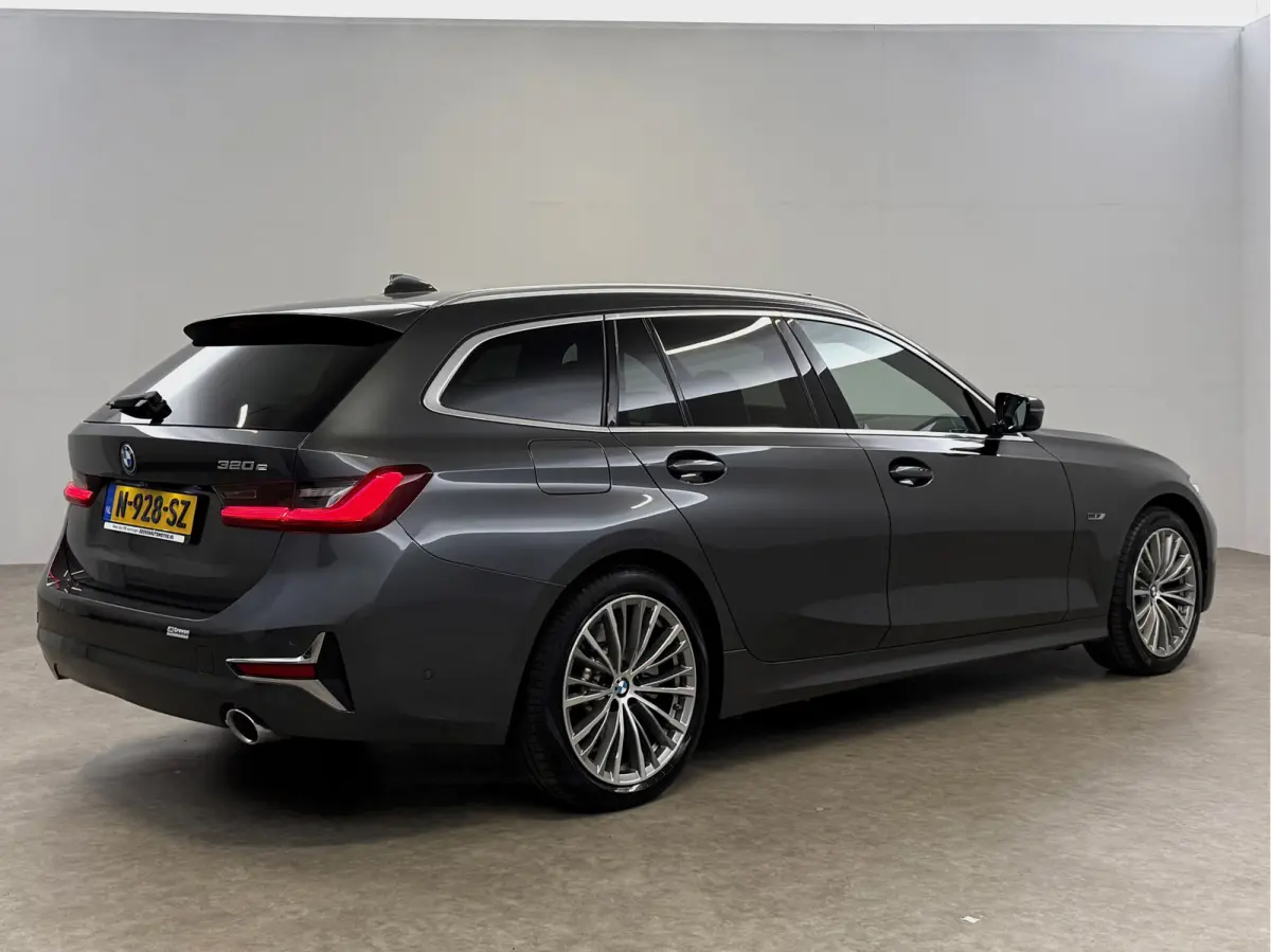 320e Business Edition | Pano | Virtual | Camera | Sfeer | BMW-Laser | Carplay | Memory | NAP