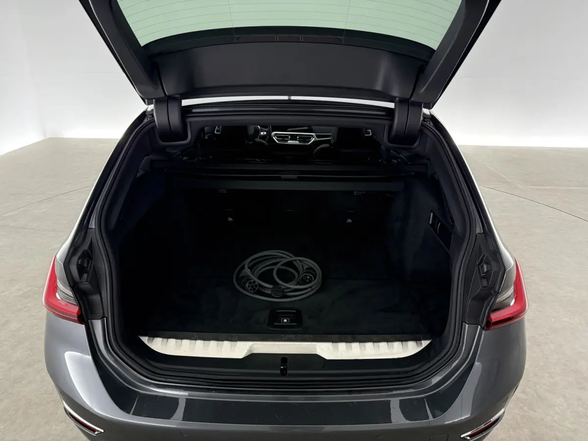 320e Business Edition | Pano | Virtual | Camera | Sfeer | BMW-Laser | Carplay | Memory | NAP