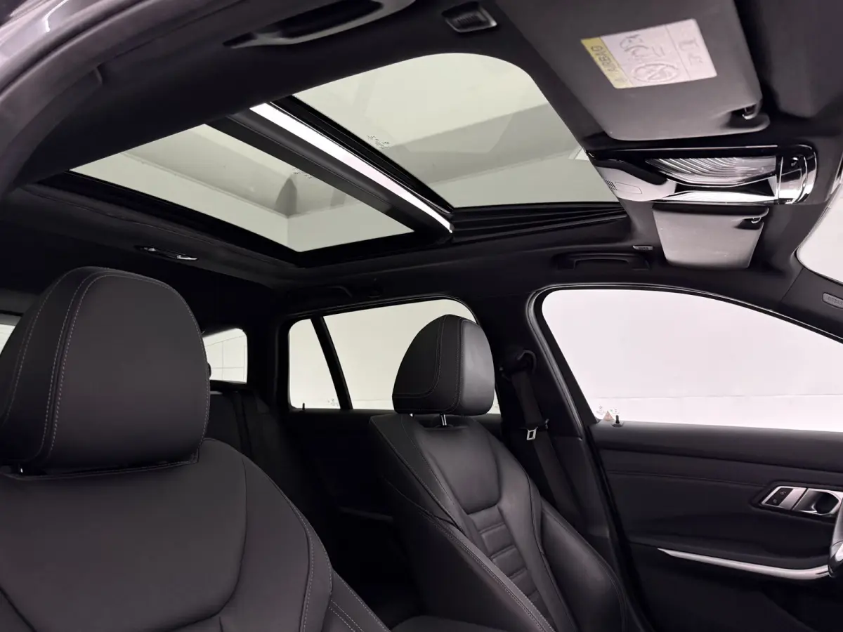 320e Business Edition | Pano | Virtual | Camera | Sfeer | BMW-Laser | Carplay | Memory | NAP