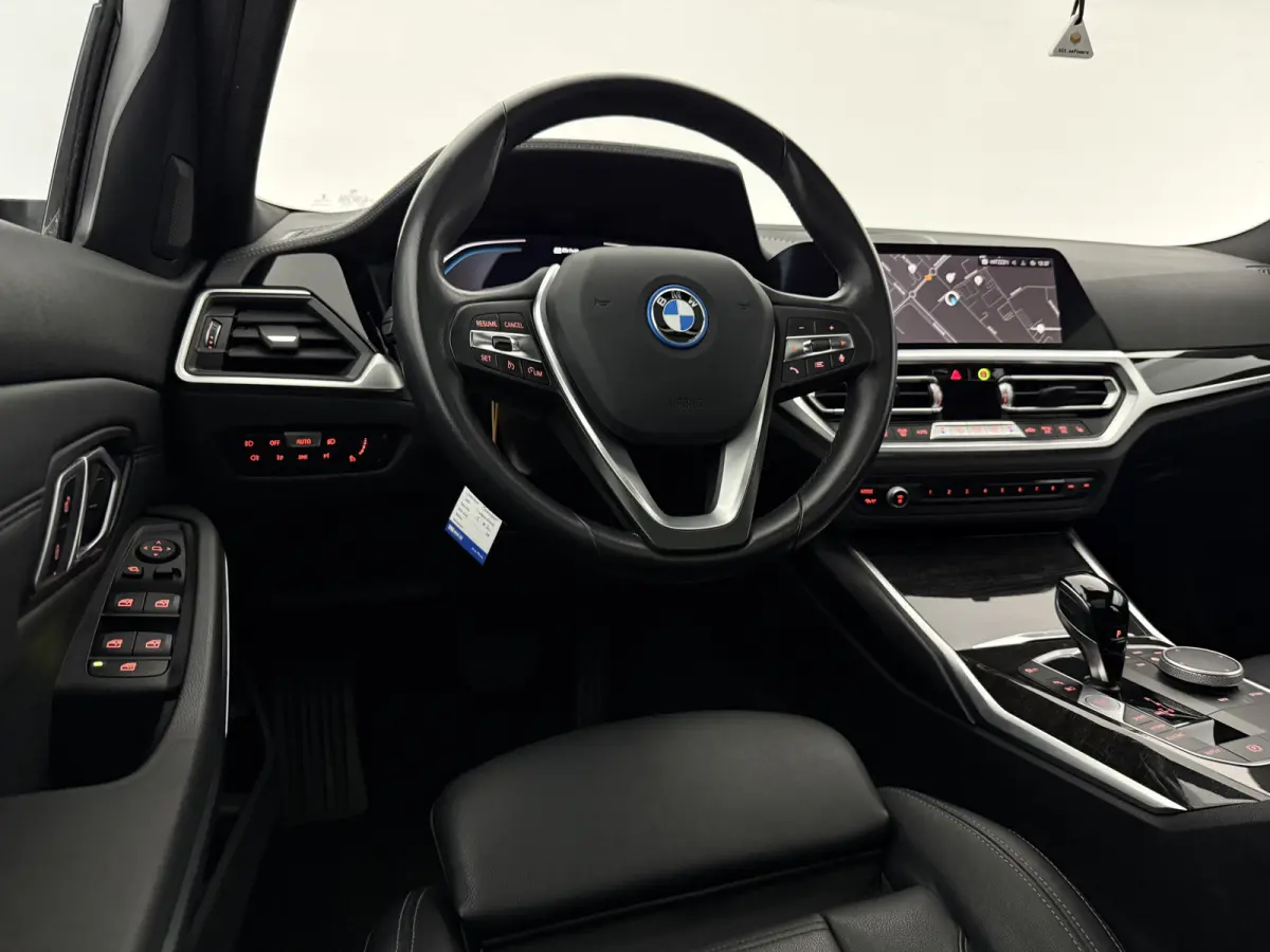 320e Business Edition | Pano | Virtual | Camera | Sfeer | BMW-Laser | Carplay | Memory | NAP