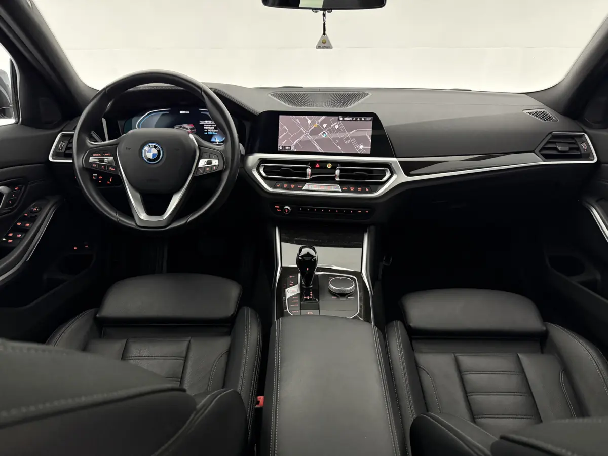 320e Business Edition | Pano | Virtual | Camera | Sfeer | BMW-Laser | Carplay | Memory | NAP