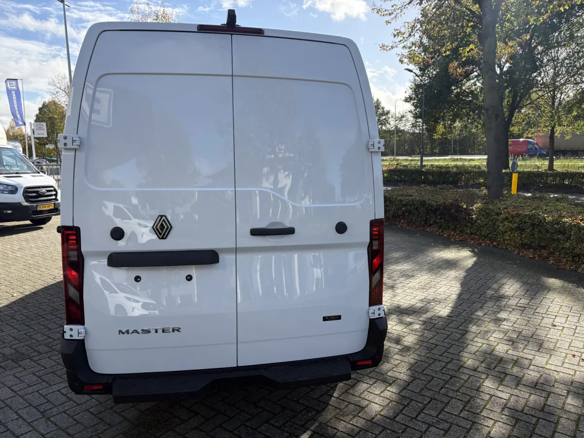 T35 L3H2 Advance long range 87 kWh 143pk | Trekhaak | Navi | Camera | 270gr. deuren | Betimmering | etc. etc.