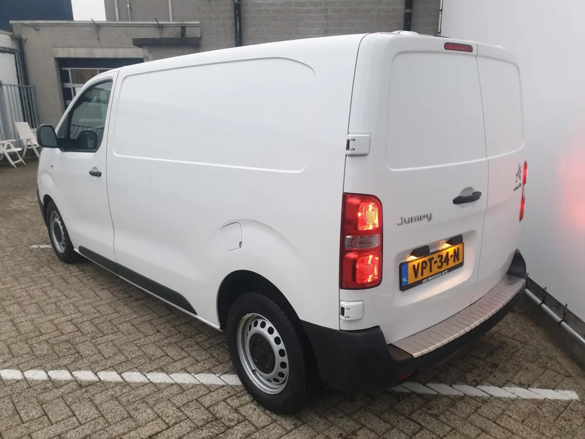 | Apple Carplay/Android Auto | Armsteun voor | Buitenspiegels elektrisch verstelbaar | Apple Carplay/Android Auto | Armsteun voor | Buitenspiegels elektrisch verstelbaar