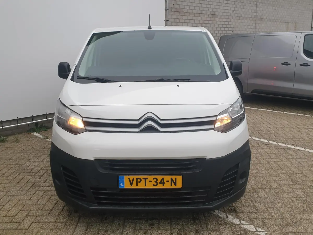 | Apple Carplay/Android Auto | Armsteun voor | Buitenspiegels elektrisch verstelbaar | Apple Carplay/Android Auto | Armsteun voor | Buitenspiegels elektrisch verstelbaar