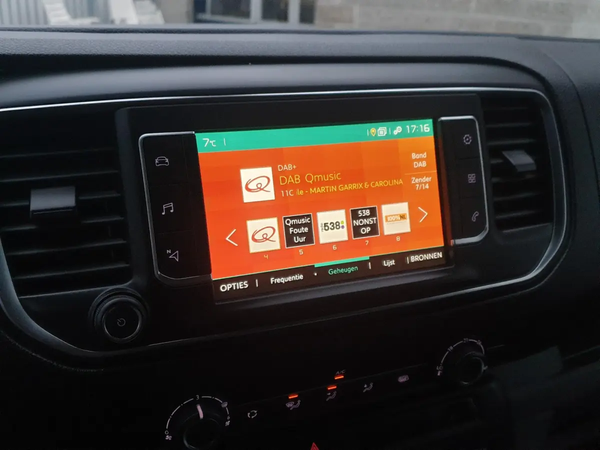 | Apple Carplay/Android Auto | Armsteun voor | Buitenspiegels elektrisch verstelbaar | Apple Carplay/Android Auto | Armsteun voor | Buitenspiegels elektrisch verstelbaar