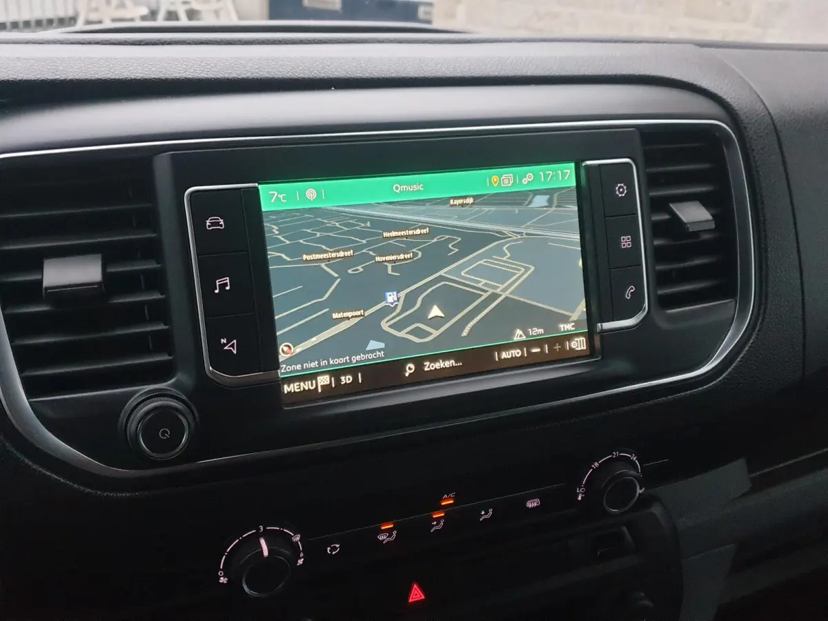| Apple Carplay/Android Auto | Armsteun voor | Buitenspiegels elektrisch verstelbaar | Apple Carplay/Android Auto | Armsteun voor | Buitenspiegels elektrisch verstelbaar