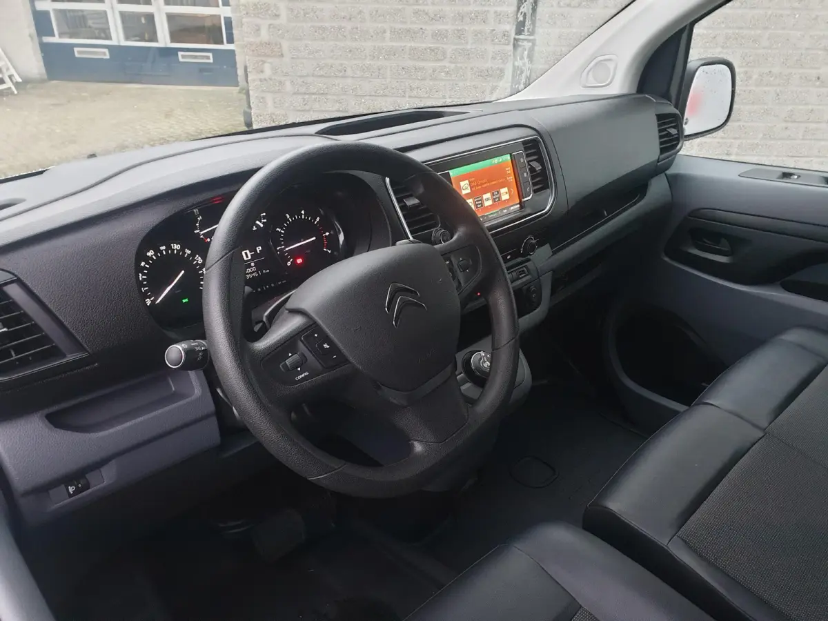 | Apple Carplay/Android Auto | Armsteun voor | Buitenspiegels elektrisch verstelbaar | Apple Carplay/Android Auto | Armsteun voor | Buitenspiegels elektrisch verstelbaar